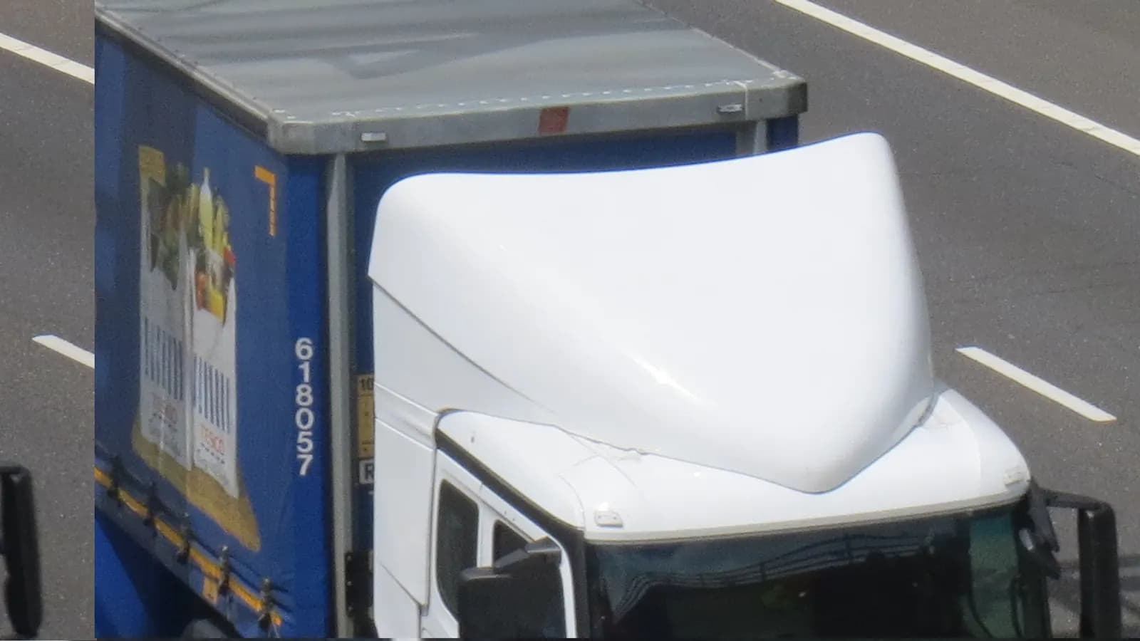 HGVs with well-designed aerodynamic roof spoilers blending cab to trailer